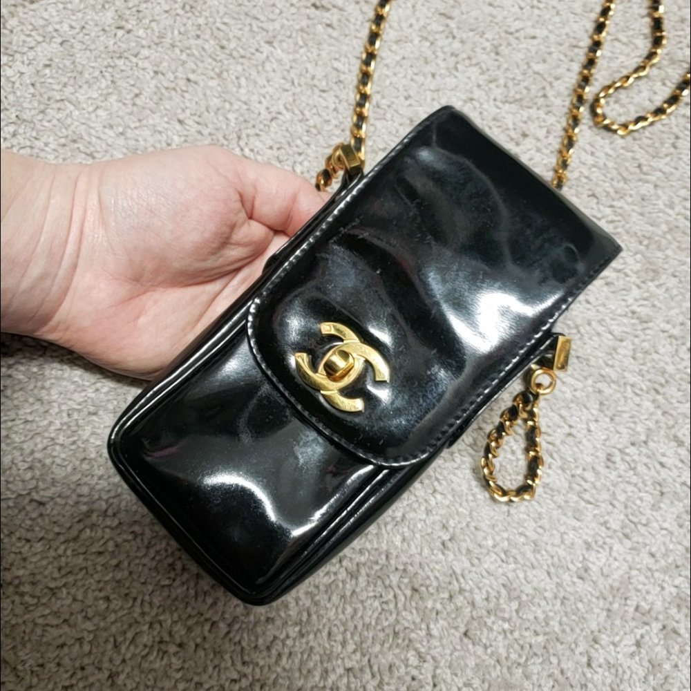 Chanel Phone Holder Crossbody Bag Purse Vintage Patent Leather